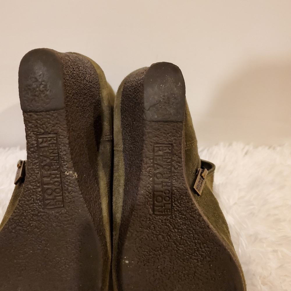Boots - Picture 4 of 5